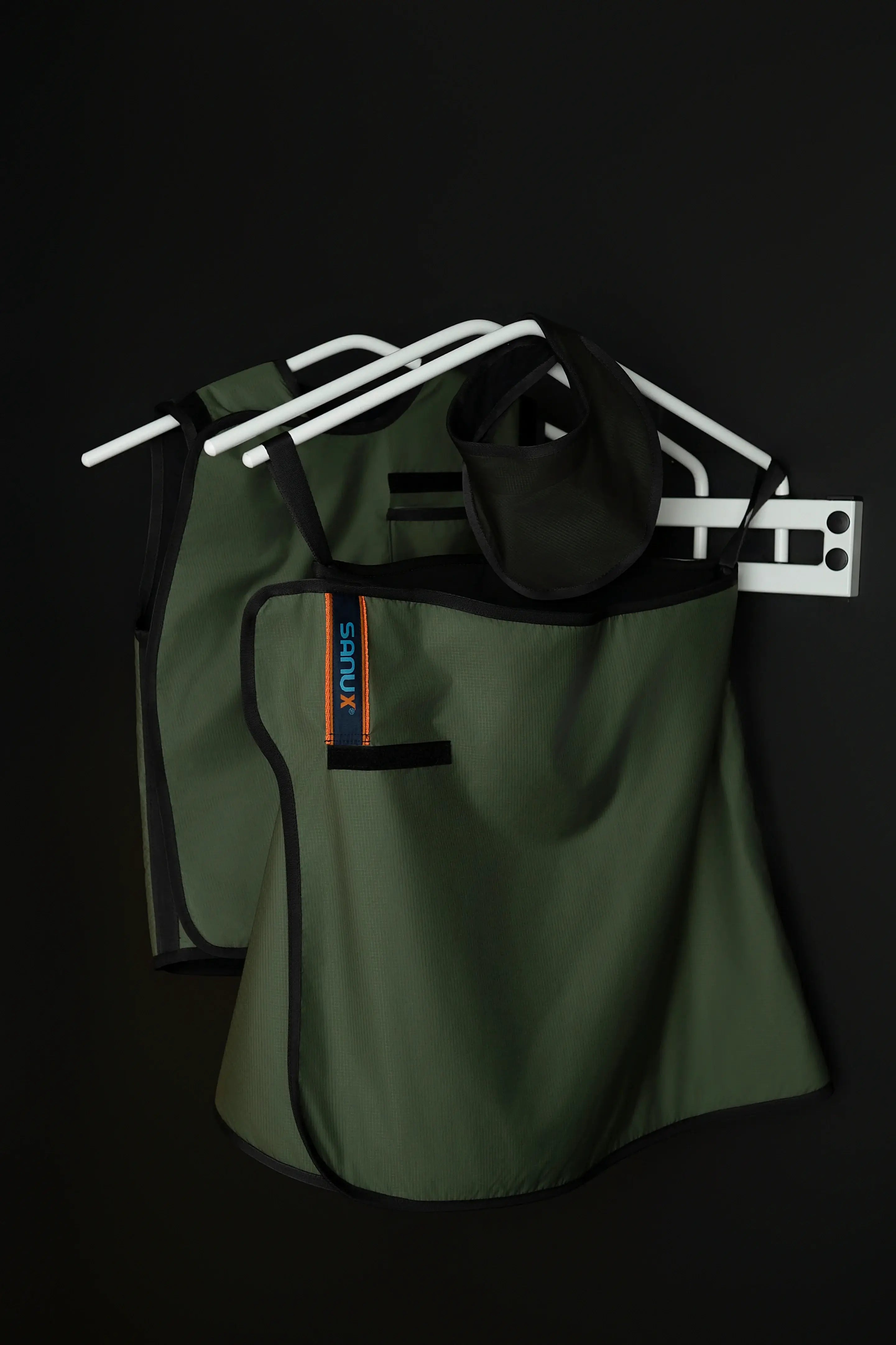 X-ray wall hanger