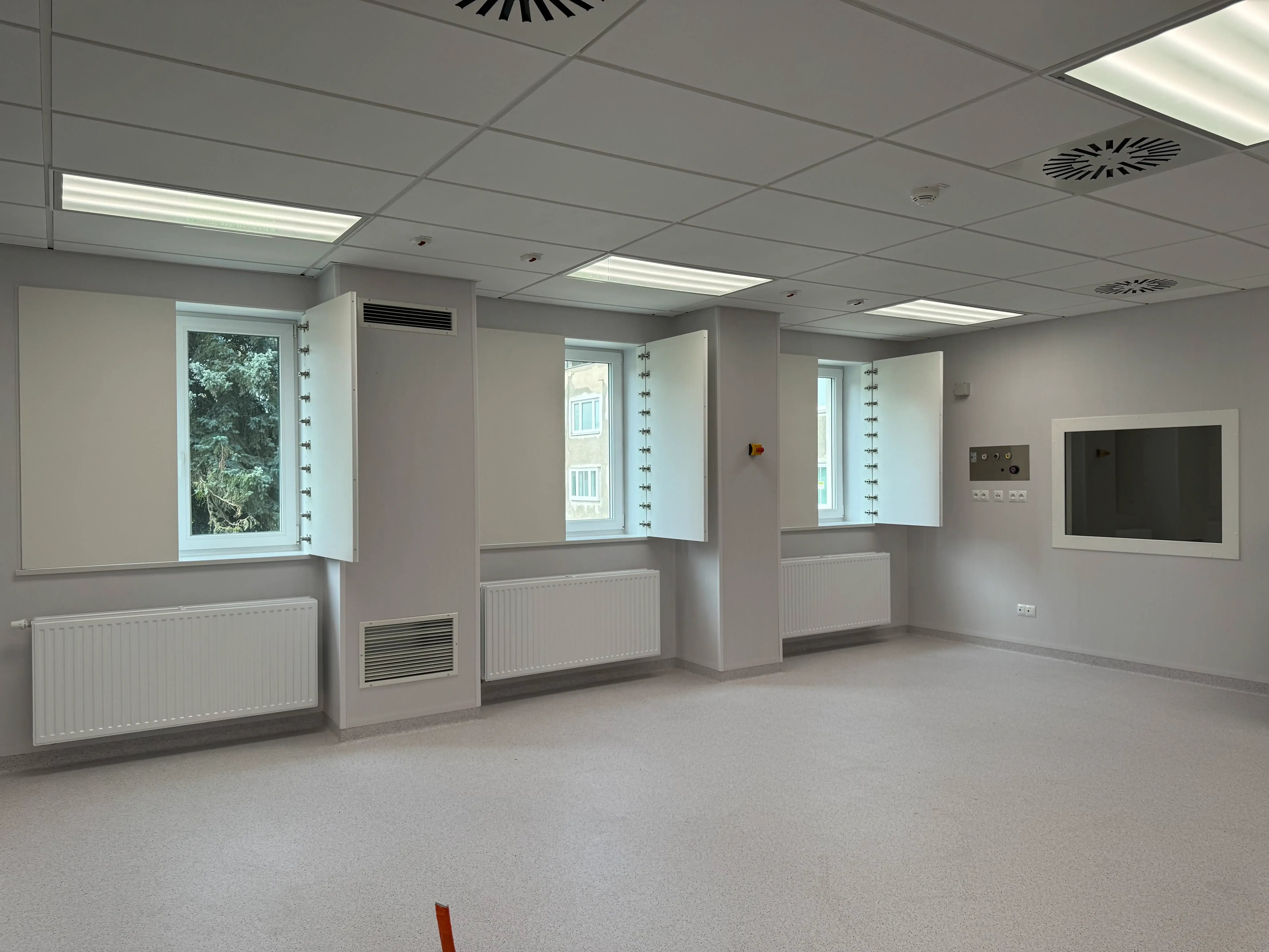 RTG shutters